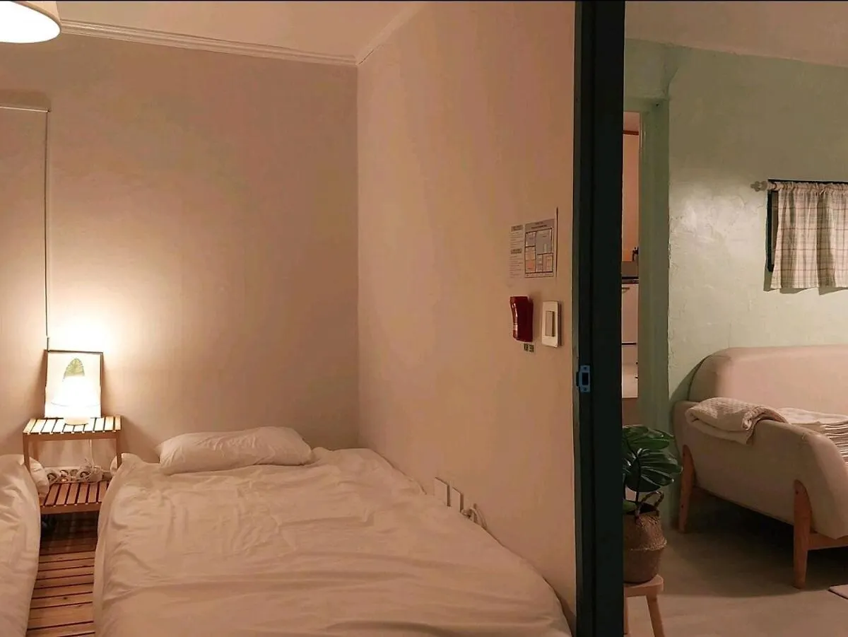 Hongik Univ 2Room 4Bed 1Bedper1Person Seoul Apartment