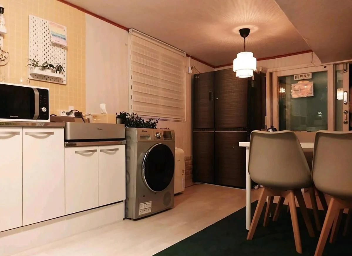 Hongik Univ 2Room 4Bed 1Bedper1Person Seoul 0*,