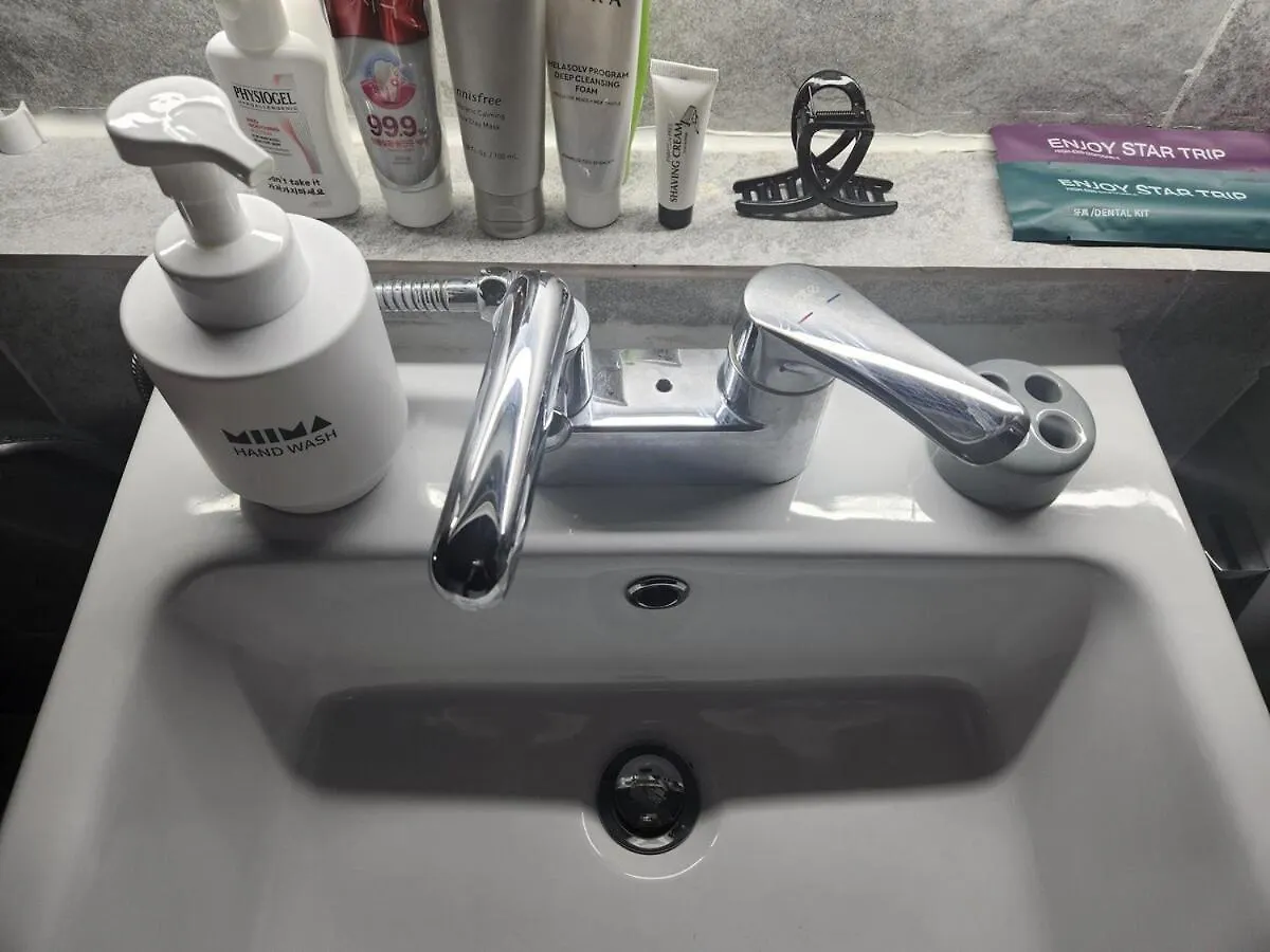 Hongik Univ 2Room 4Bed 1Bedper1Person Seoul Apartment